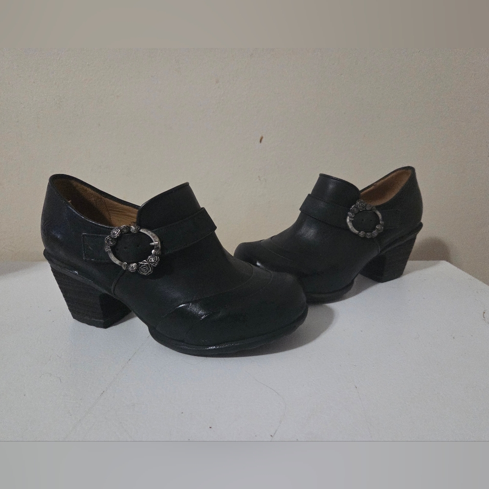 John Fluevog Hopefuls Faith Rose Buckle Shoes 6